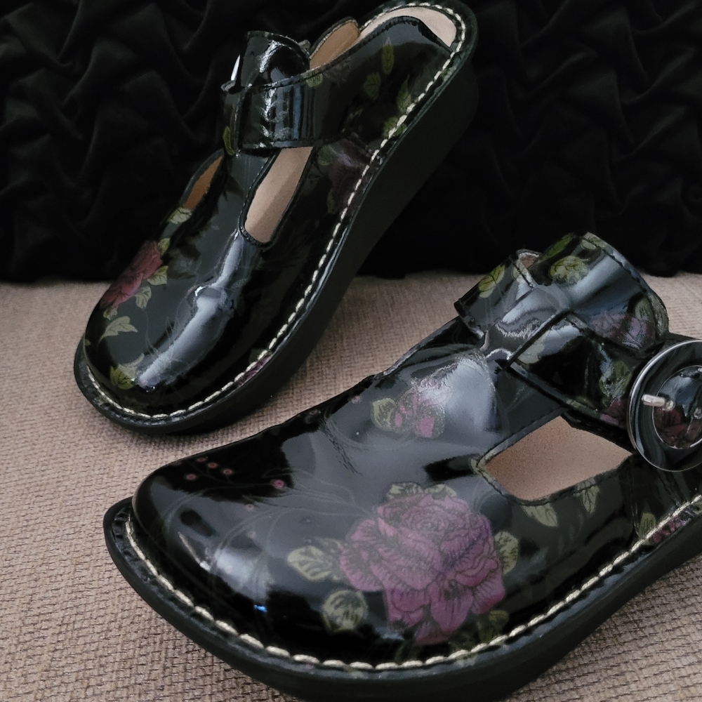 ALEGRIA PATENT FLORAL PRINT SLIP ON CLOGS